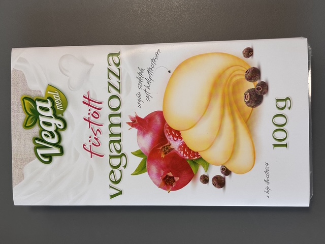 Vega Meal — felii vegan, tip mozzarella afumată